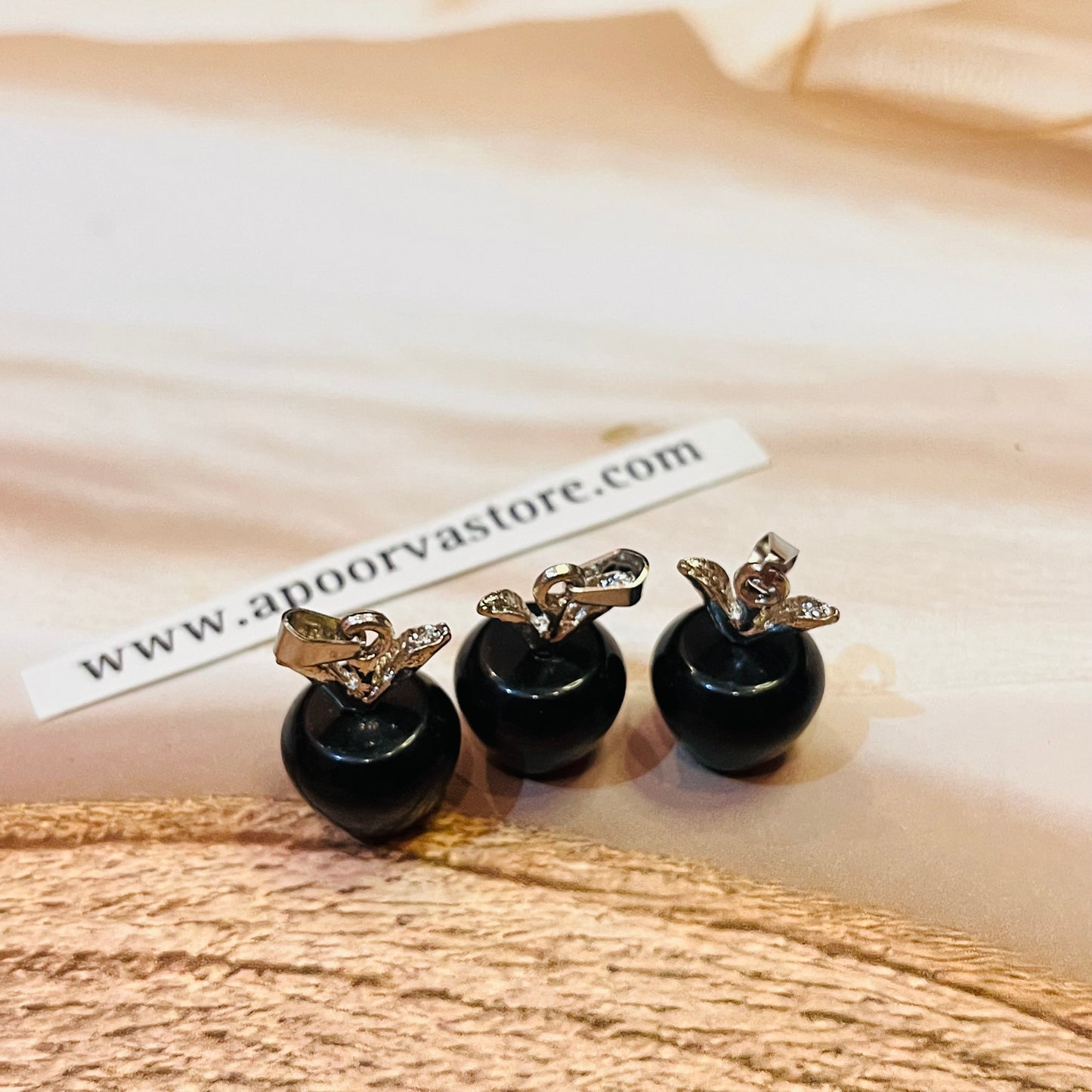 Black Obsedian apple pendant by Crystall and Herbs