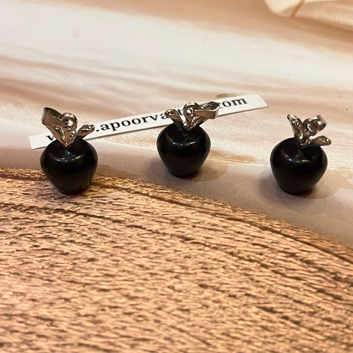 Black Obsedian apple pendant by Crystall and Herbs