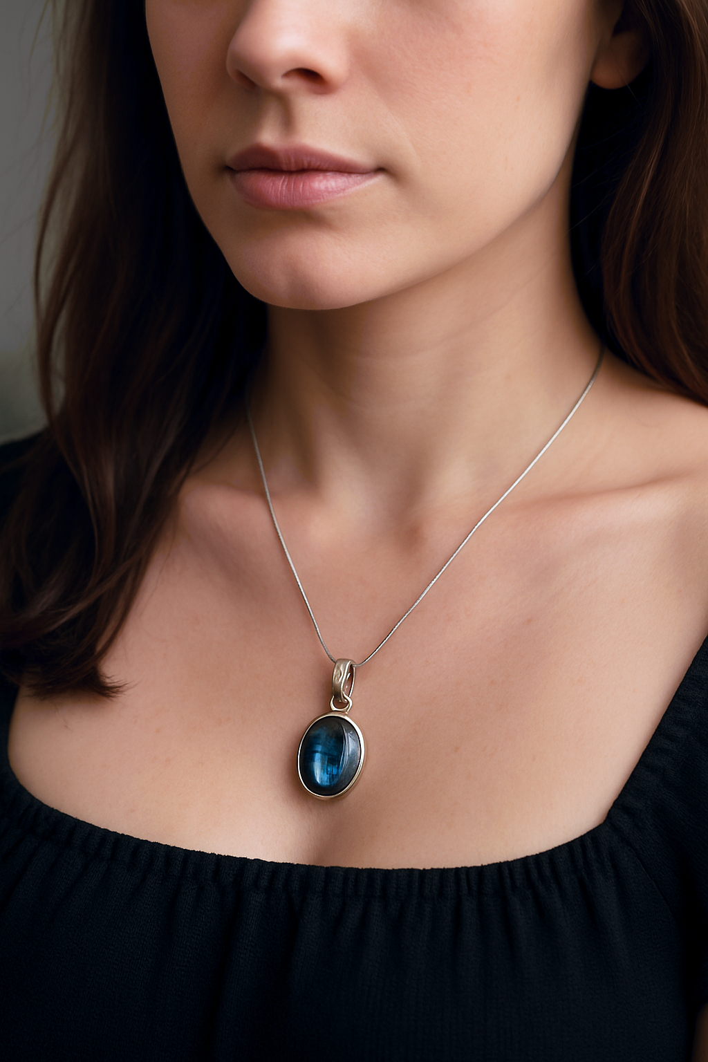 Premium Natural Labradorite Pendant – High-Quality Crystal for Transformation, Intuition & Protection
