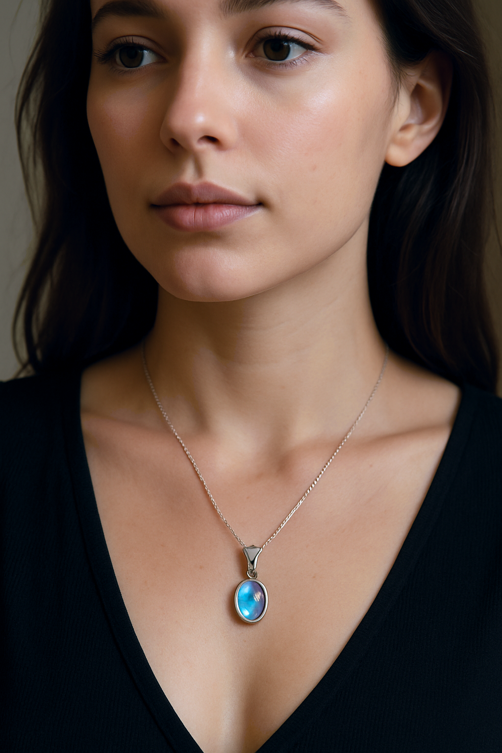 Premium Natural Moonstone Pendant – High-Quality Crystal for Intuition, Love & Emotional Healing